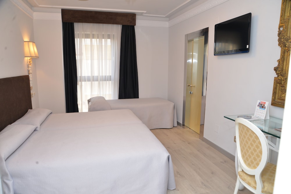 Triple Room - Photo 2