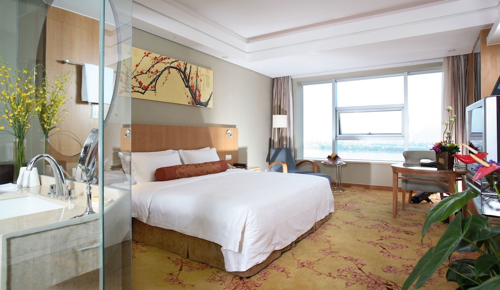 Room, Lake View (Fuchun Impression) photo 1