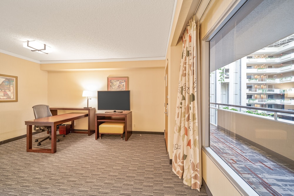 Two Double Bed Suite - Photo 2