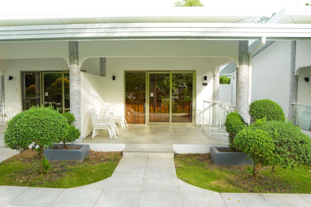 Laguna with Pool Access - Photo 9
