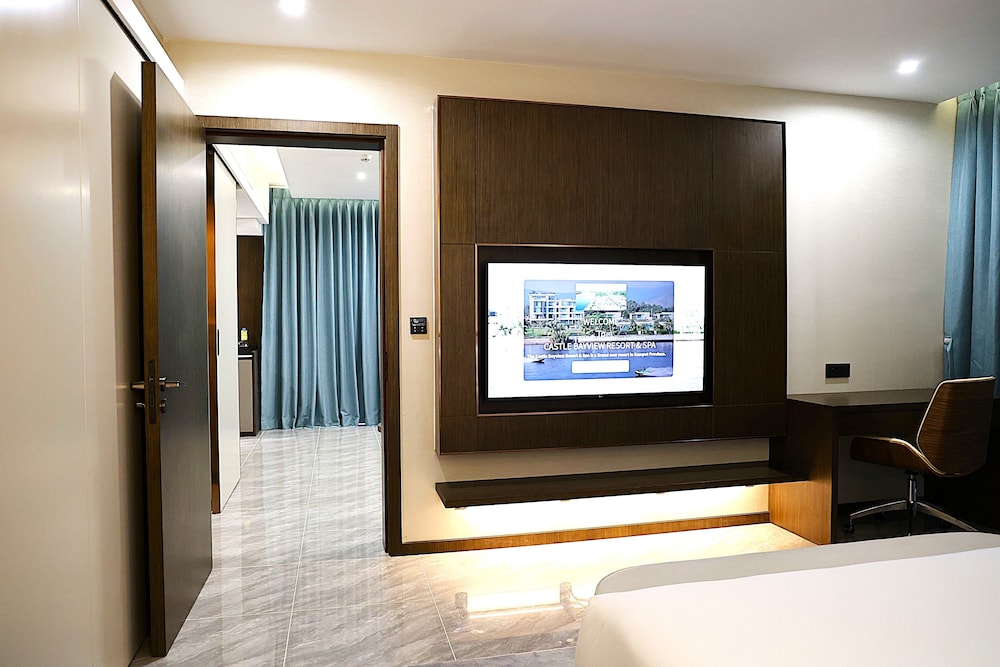 Executive Suite Mountain and River View - Photo 1