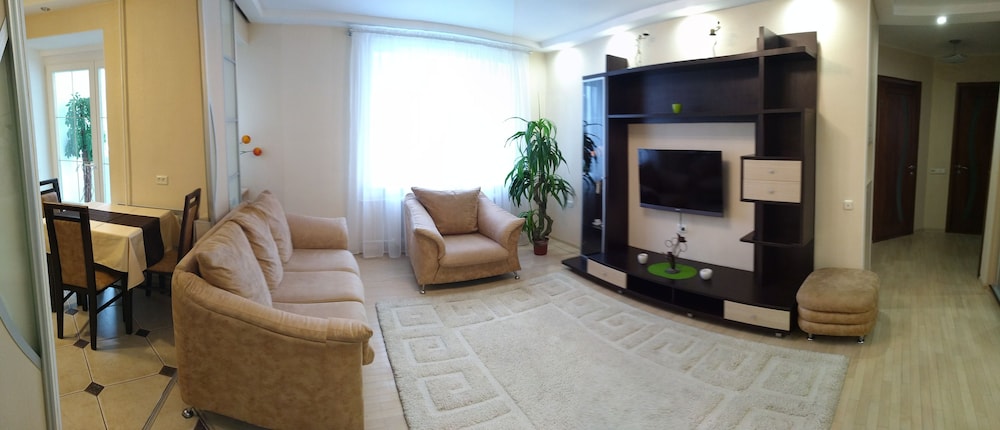 Luxury Apartment (Ulianovskaya str., 9)