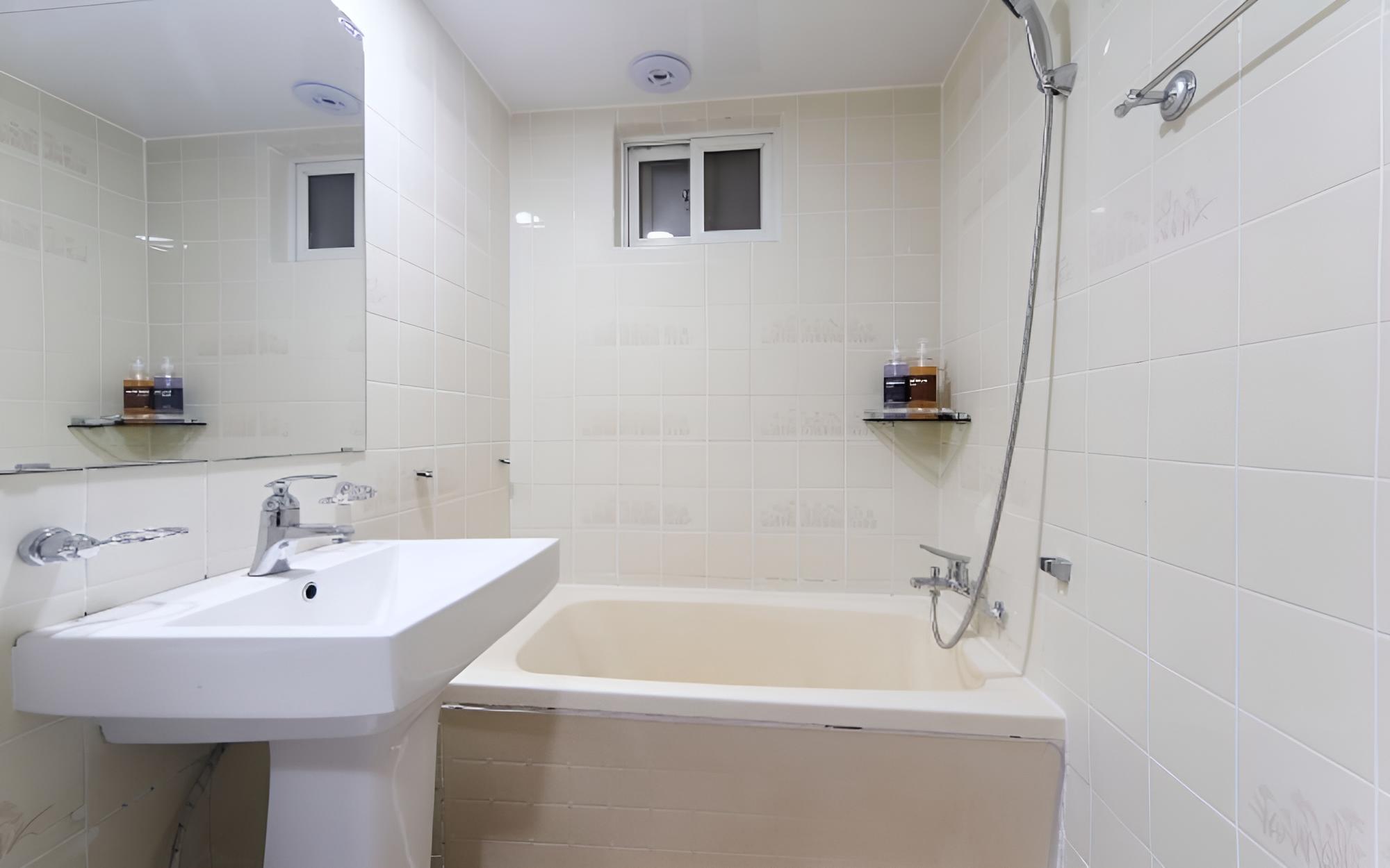 Room (Standard Room (1 Person Only)) - Photo 4
