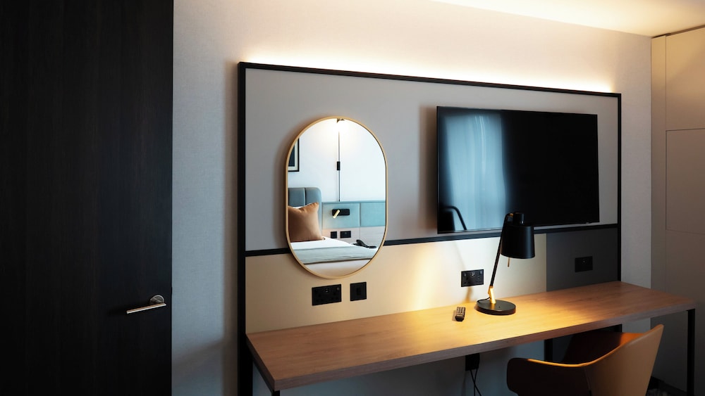 Suite, 1 Bedroom - Photo 1