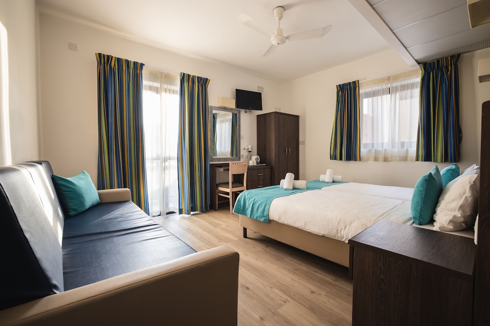 Triple Room, Balcony