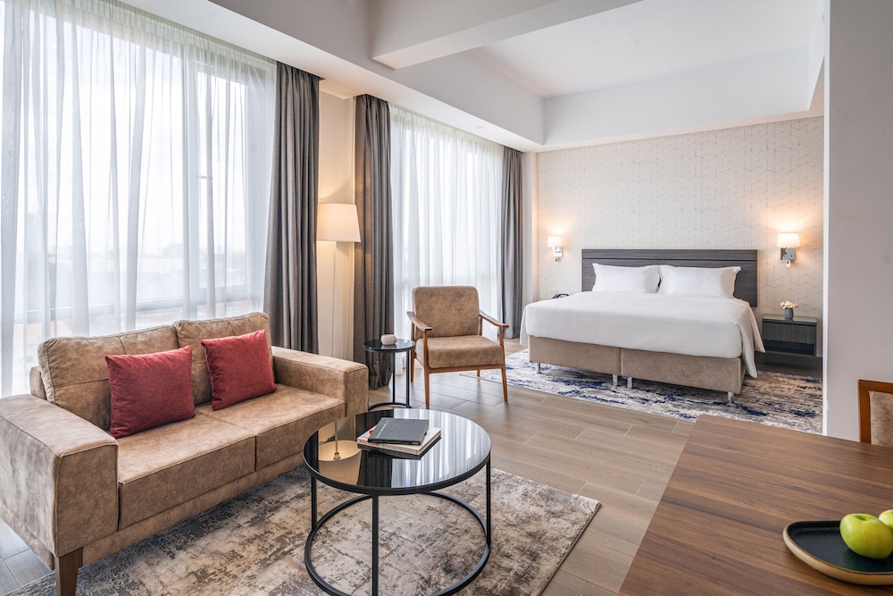 Junior Suite (1 King, High Floor) - Photo 4