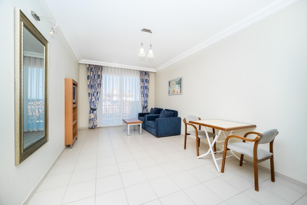 Suite, City View thumbnail 5