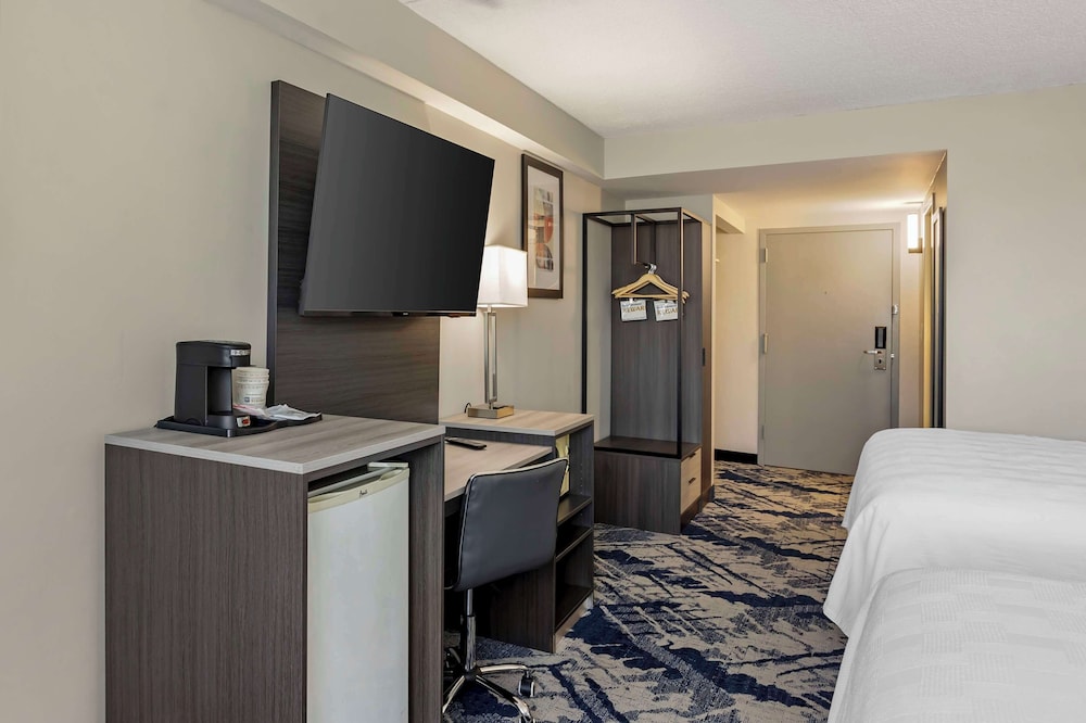 Standard Room, 2 Queen Beds, Non Smoking, Refrigerator & Microwave - Photo 2