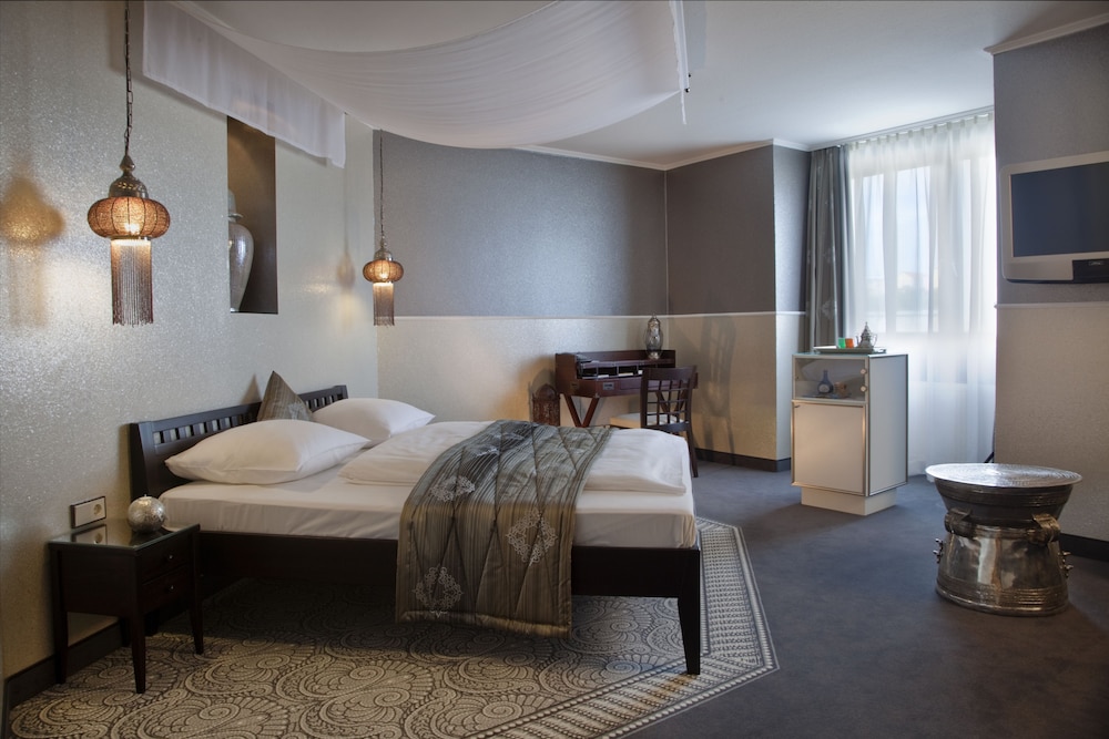 Honeymoon Studio Suite