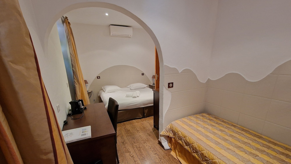 Economy Double Room, 1 Queen Bed, Non Smoking, Courtyard Area photo 1