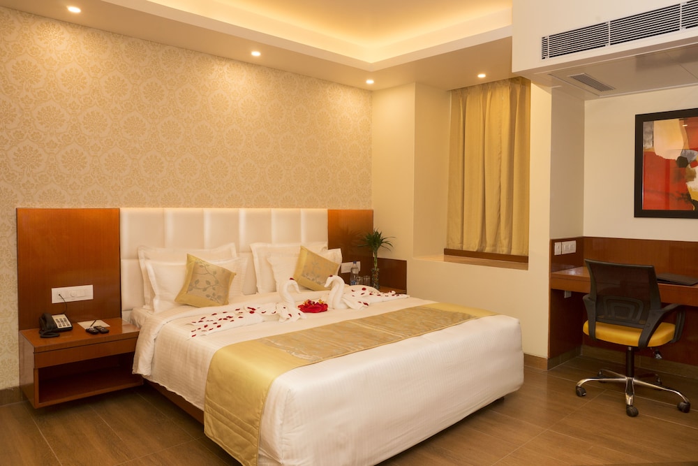 Luxury Double Room, Refrigerator, City View