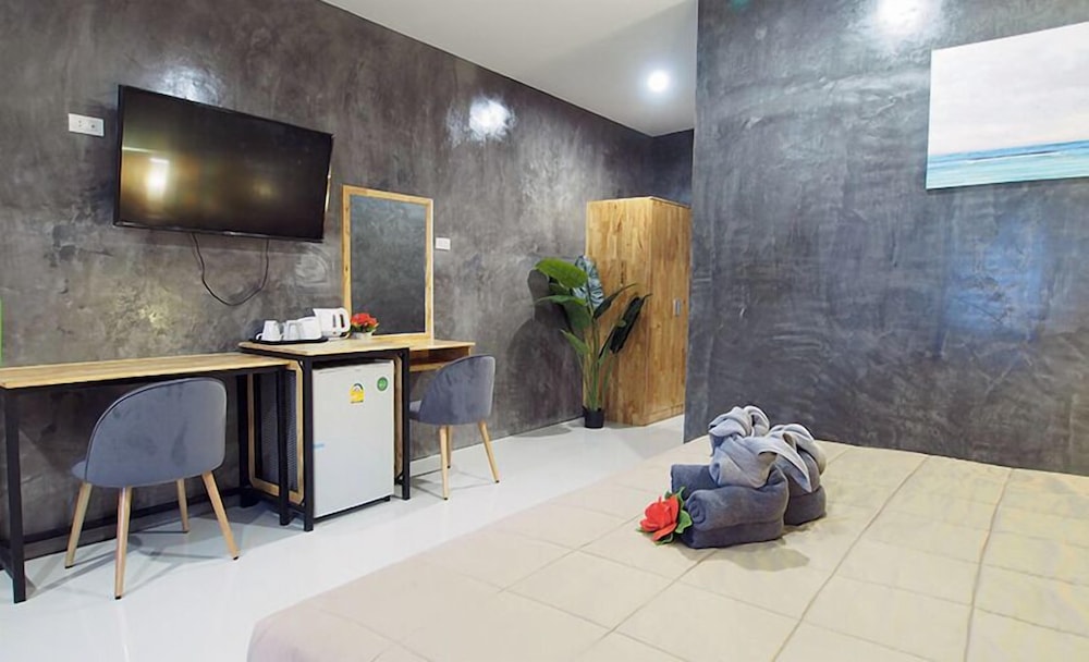 Deluxe Double Room, Bathtub - Photo 3