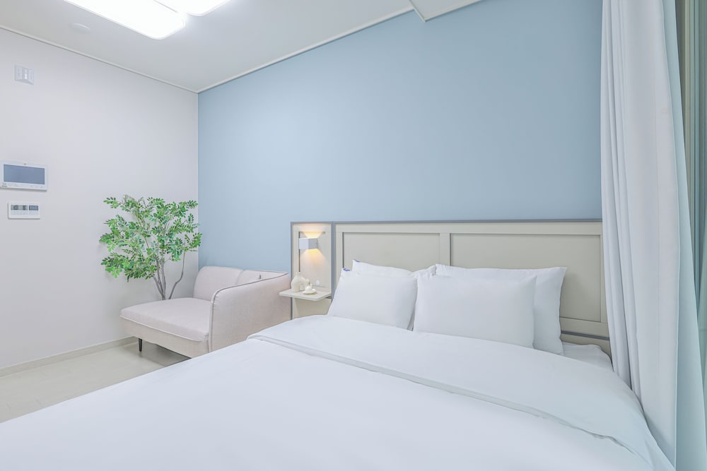Standard Sofa Room - Photo 3