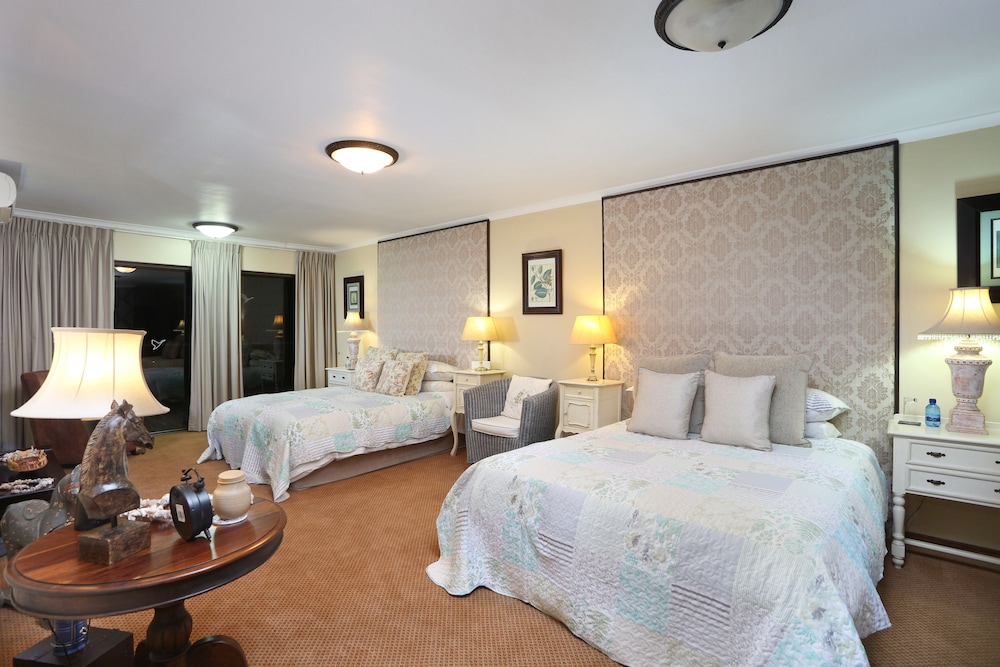 Luxury Suite, 2 Queen Beds, Private Bathroom, Valley View photo 1