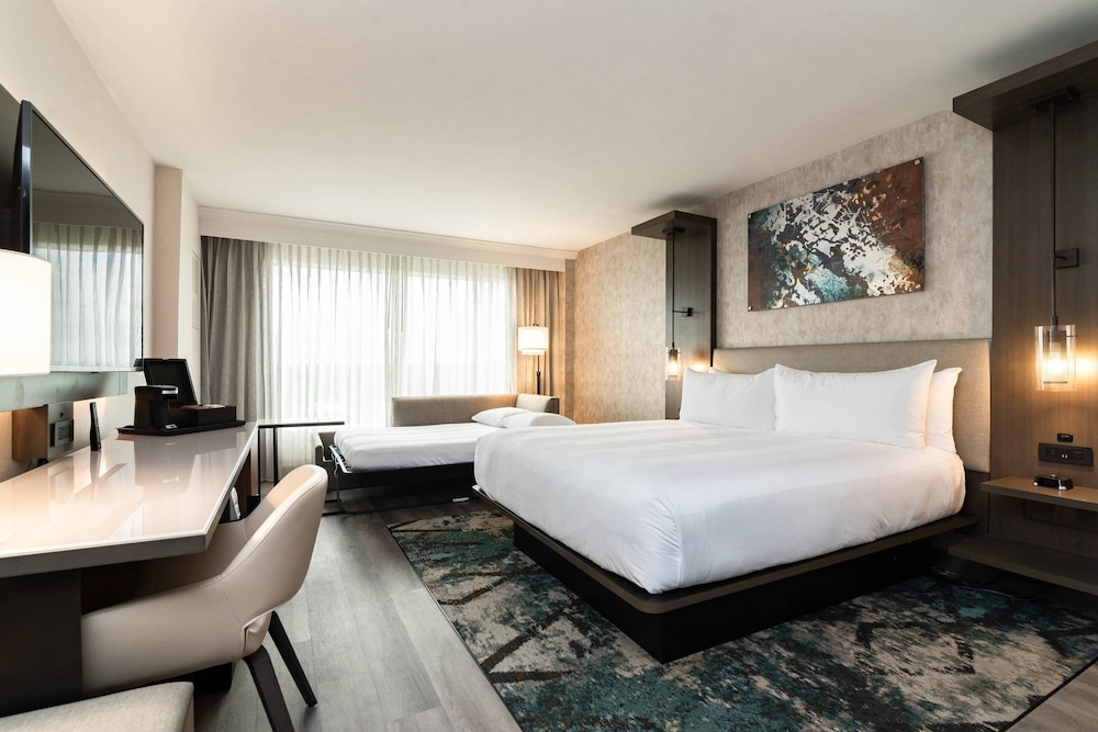 Club Room, 1 King Bed with Sofa bed photo 2