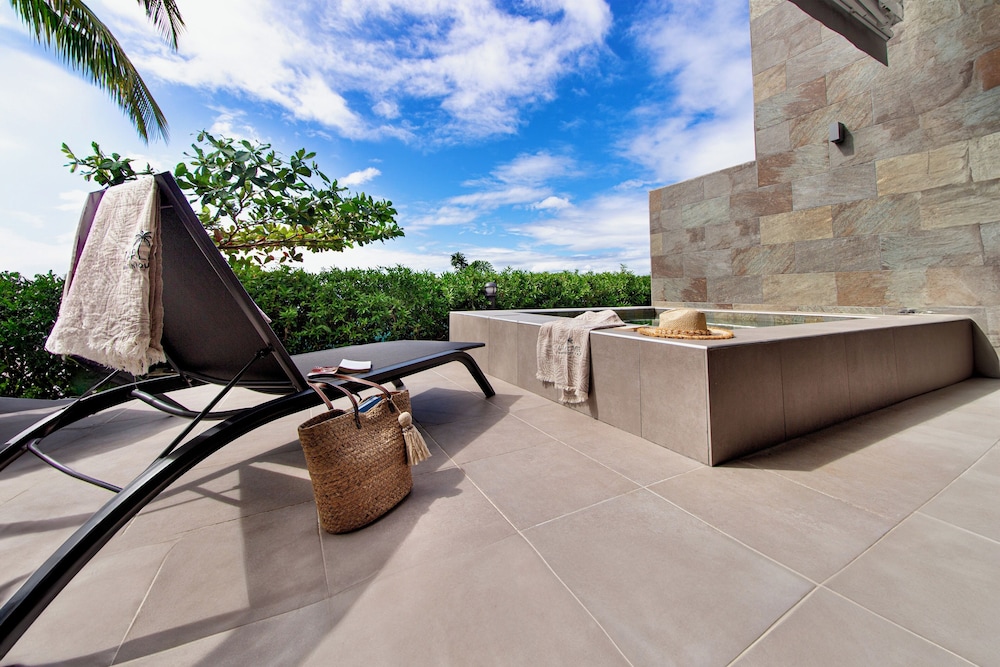 Superior Apartment, 2 Bedrooms, Private Pool, Beach View photo 1
