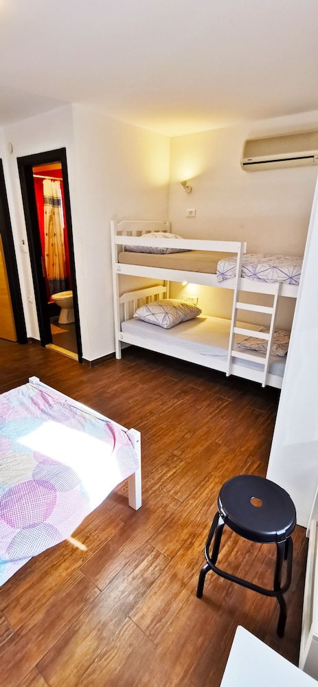 Apartment, 1 Bedroom, Non Smoking, Private Bathroom - Photo 2