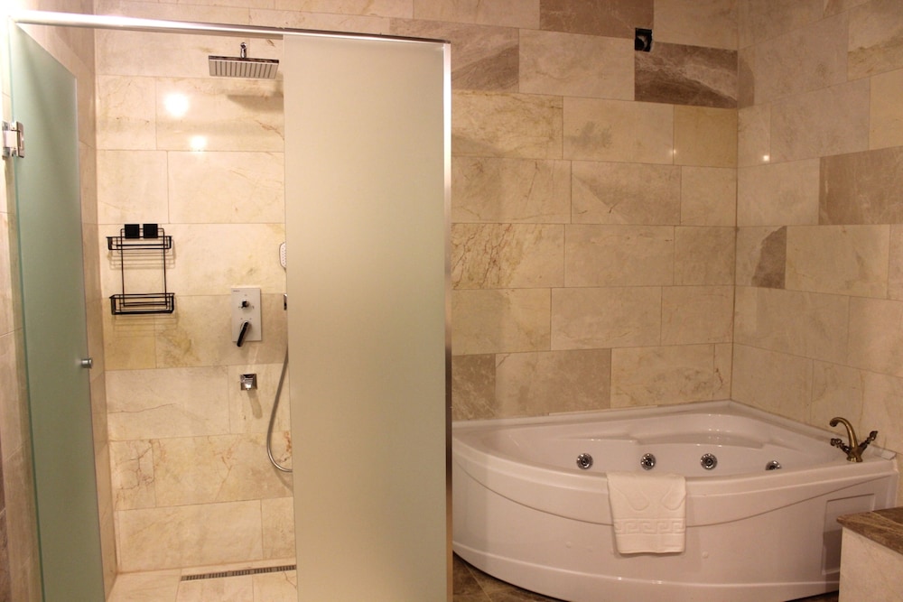 Deluxe Triple Room - Photo 5