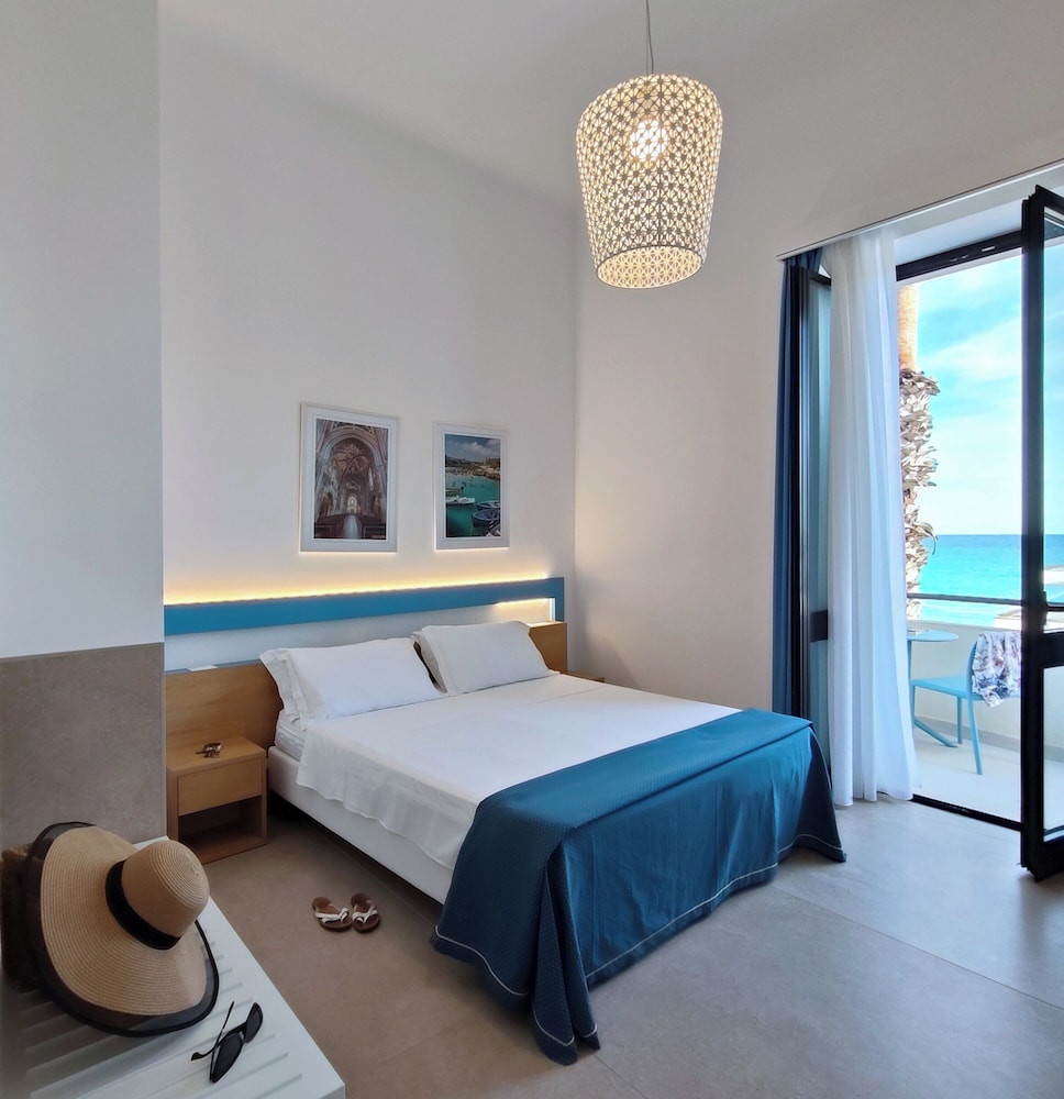 Double Room, Balcony, Sea View photo 1
