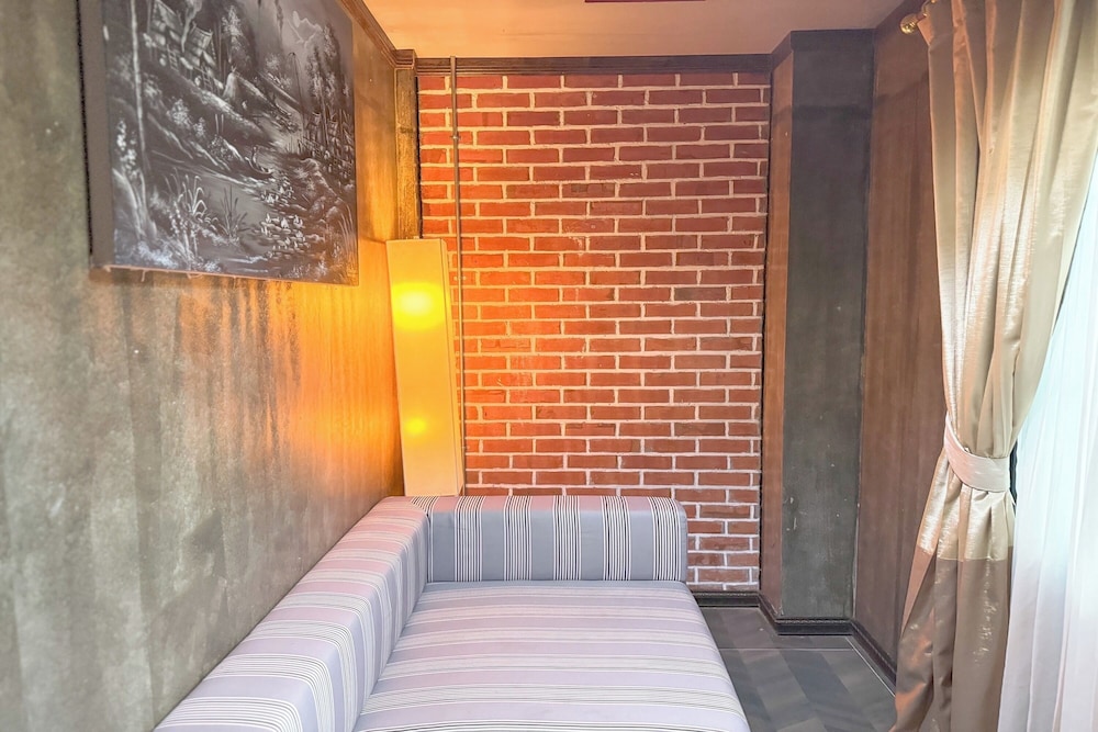Deluxe King Room - Photo 3