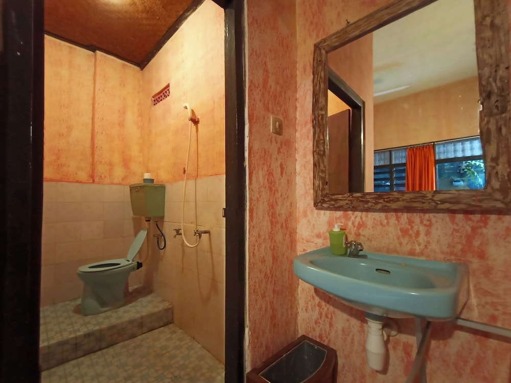 Budget Double or Twin Room photo 3
