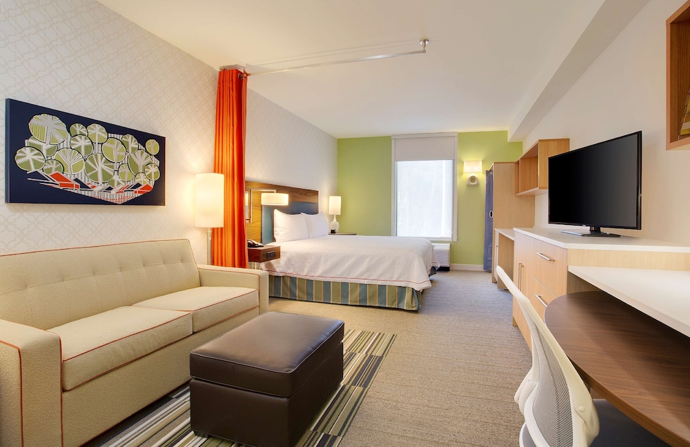 Studio, 1 King Bed, Accessible, Bathtub photo 2