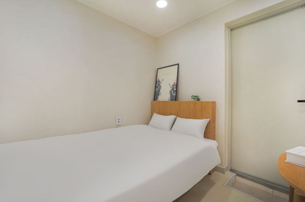 Double Room Single Use (MUST Contact Hotel Before Check-in)