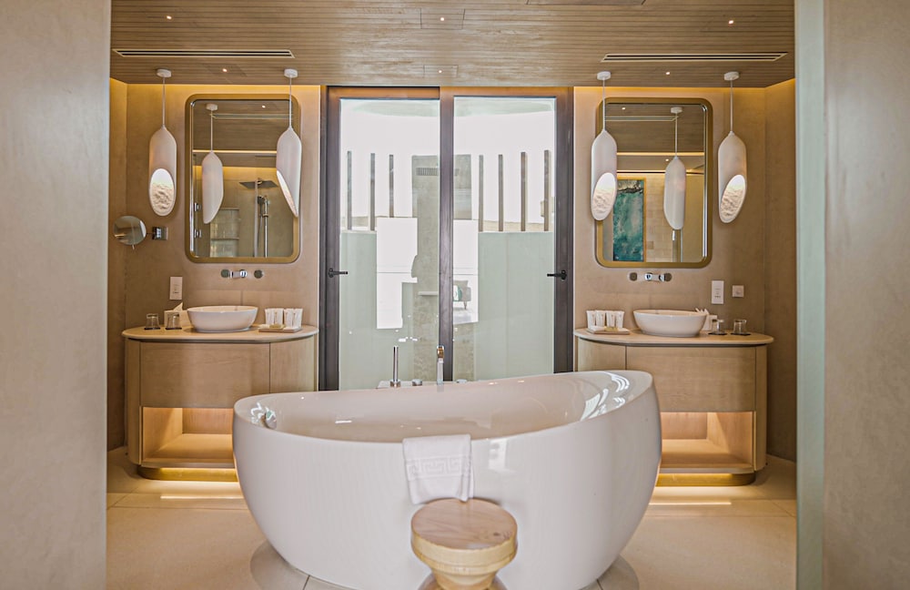 Water Bungalow Suite - Photo 6