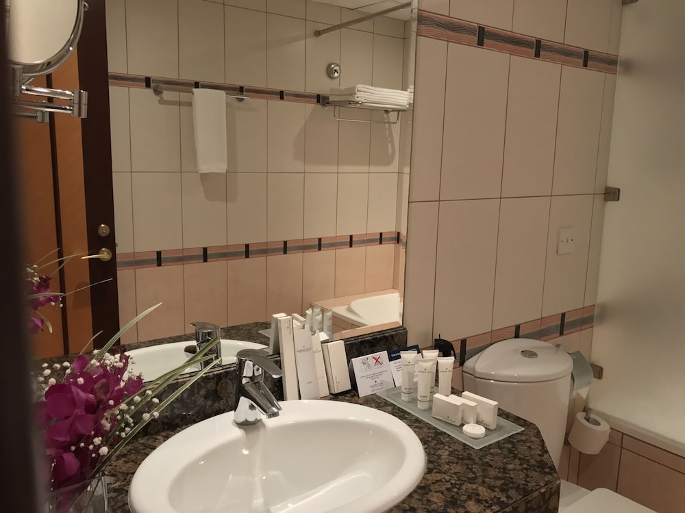 Executive Suite, 1 King Bed, Kitchen photo 3