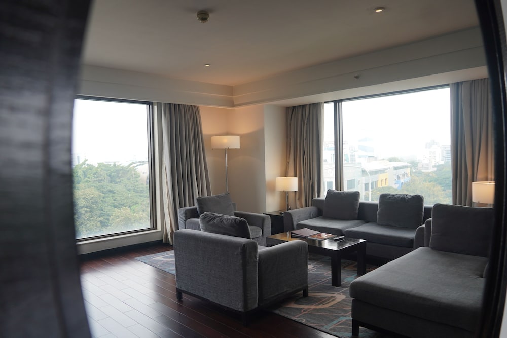 Suite, 1 King Bed, Smoking (Additional Living Area) - Photo 5