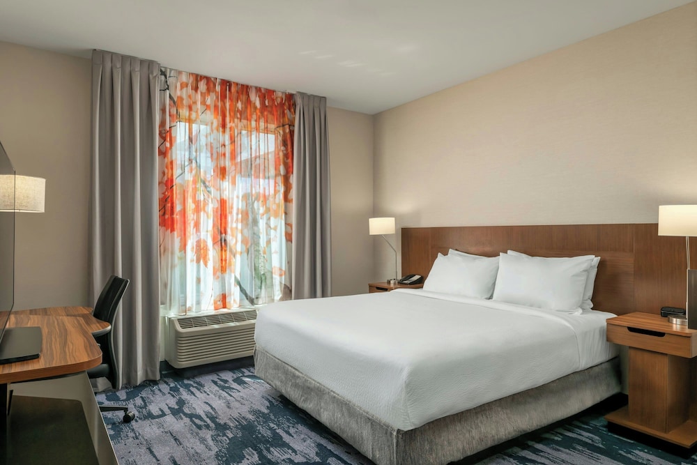 Room, 1 King Bed (Hearing Accessible) photo 1