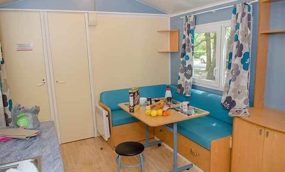 Mobile Home, 2 Bedrooms photo 2