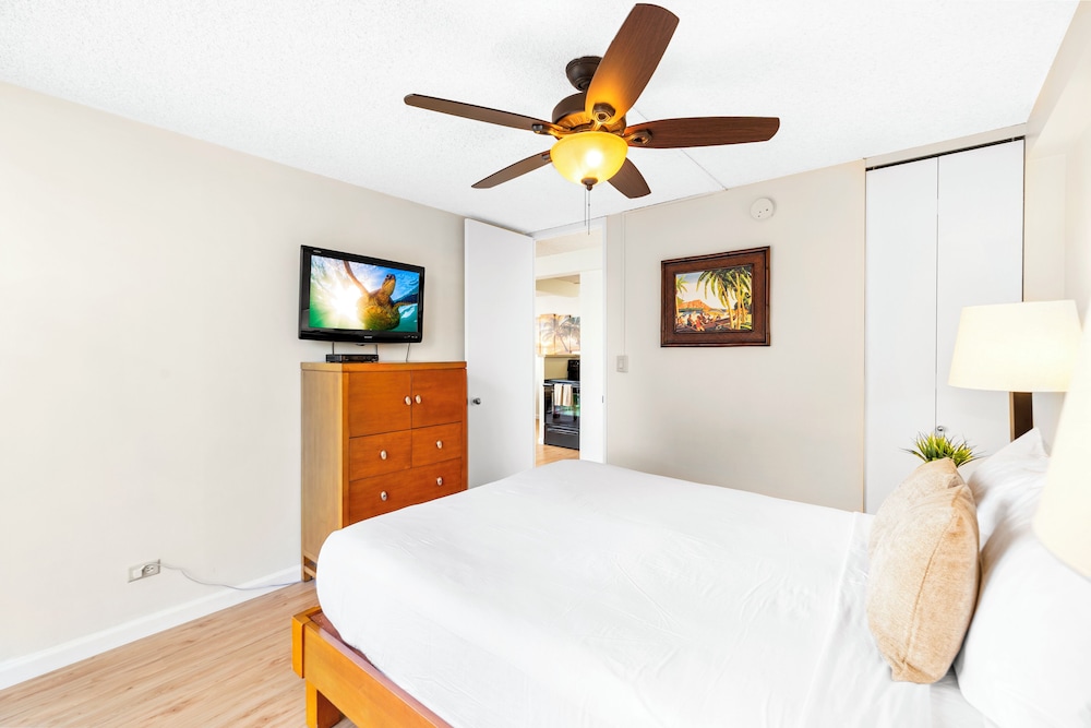 Pacific Monarch - 1 BR - Ocean & City Views: Condo, 1 Bedroom, City View (0109) photo