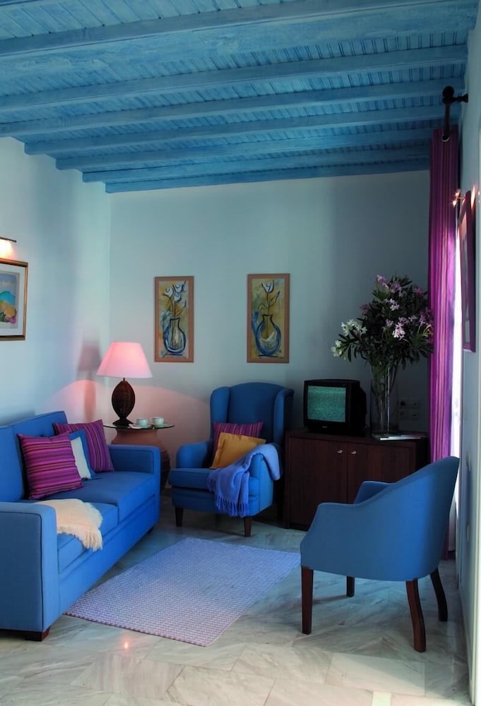 Suite - Photo 9