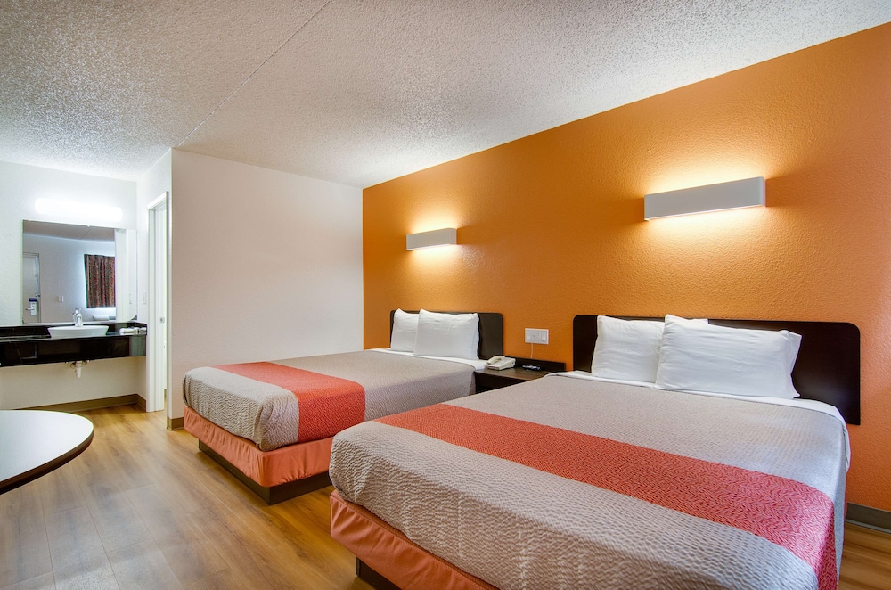 Standard Room, 2 Double Beds, Non Smoking photo 2