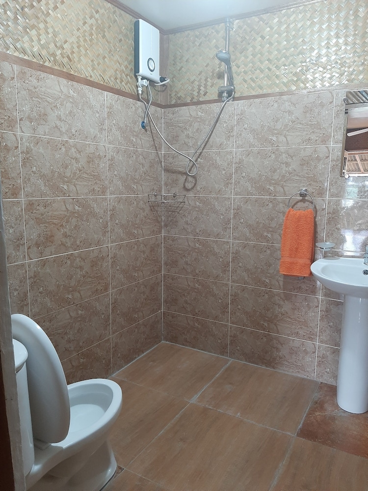 Terracotta room private bathroom photo 3