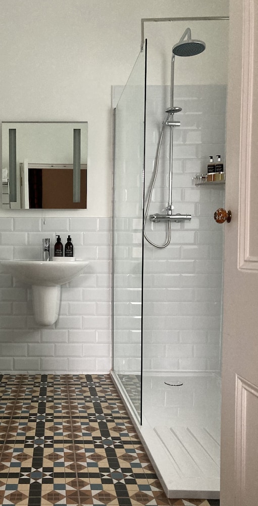 Deluxe Double or Twin Room, Ensuite - Photo 2