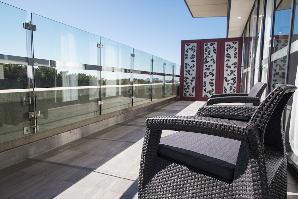 Superior King Balcony photo 2