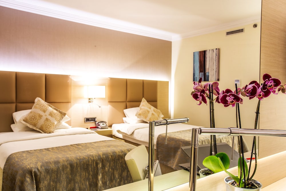 Business Room, 2 Twin Beds, Non Smoking (Newly Refurnished) - Photo 8