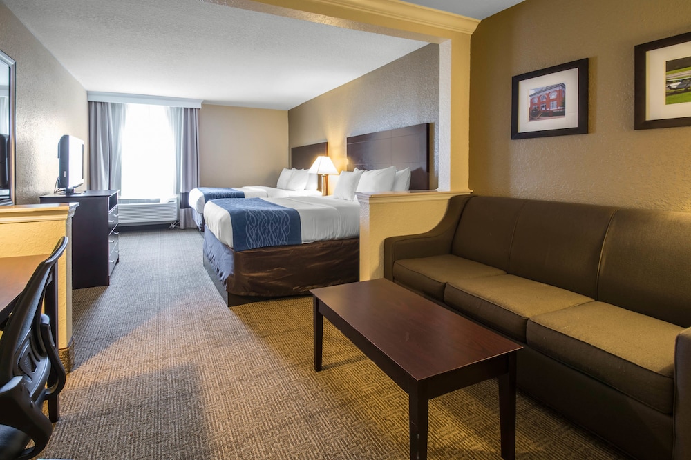 Suite, Multiple Beds, Non Smoking photo 2
