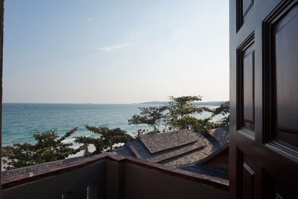 Deluxe Double Seaview photo 3