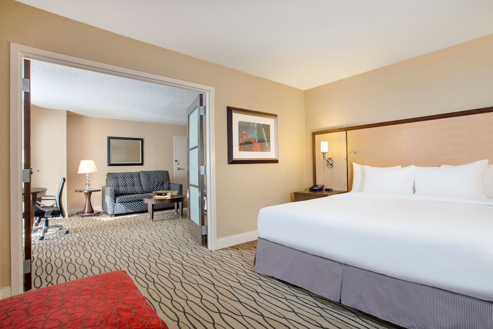 1 King Bed - One Bedroom Suite - Mobility/Hearing Accessible w/ Bathtub photo 1