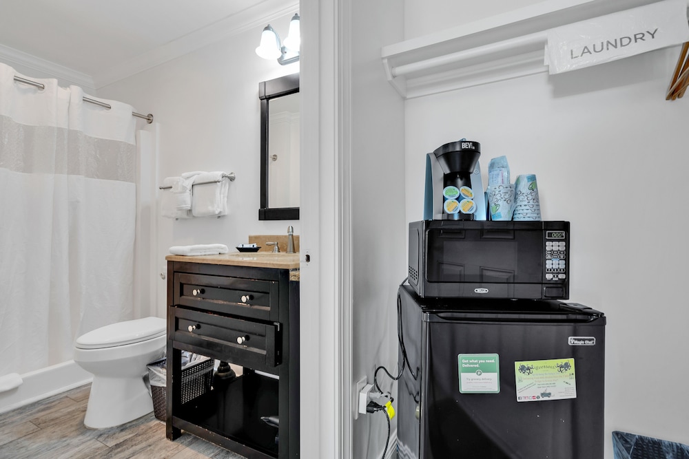 Deluxe King Island Room photo 3