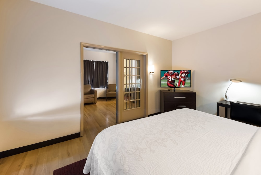 Suite, 1 King Bed with Sofa bed (Smoke Free) - Photo 3