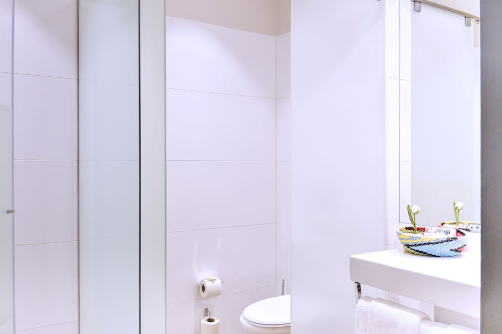 Premium Double Room thumbnail 6