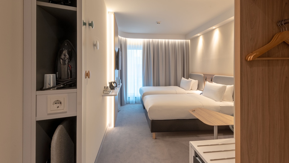 Standard Room, Multiple Beds, Corner