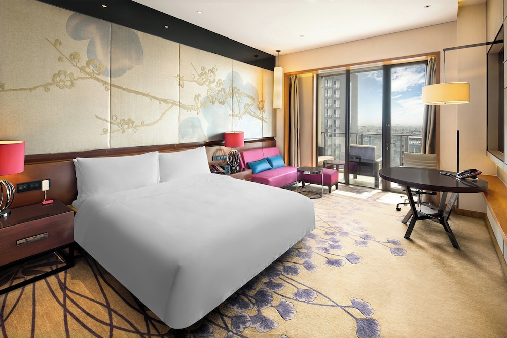 Standard Room, 1 King Bed, Balcony