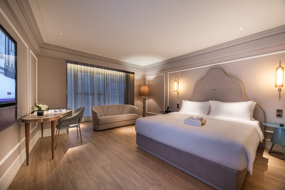 Deluxe Room, 1 King Bed photo 1