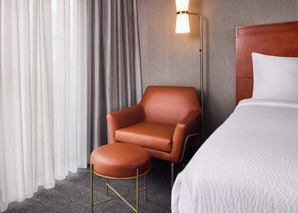 Room, 2 Queen Beds (Mobility Accessible, Roll-in Shower)
