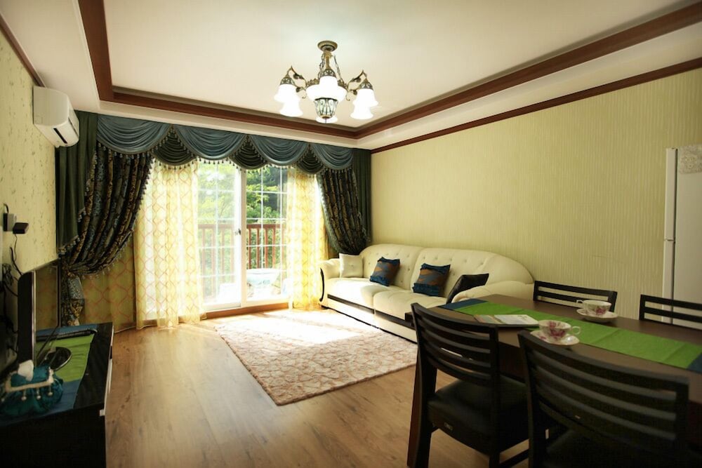 Room (Belbedere)
